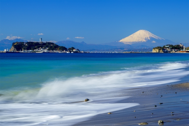 富士山クッキリ第２弾 青い海 白波 絶景 七里ヶ浜 和風リゾートホテルkkr鎌倉わかみや