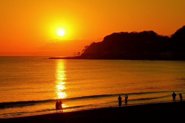 クリスマスの由比ヶ浜は夕日がとってもきれいでした 和風リゾートホテルkkr鎌倉わかみや