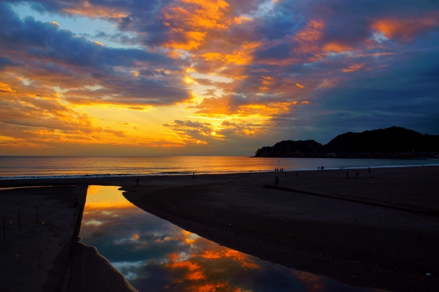 幻想的なsunsetタイム 由比ヶ浜の夕日 和風リゾートホテルkkr鎌倉わかみや